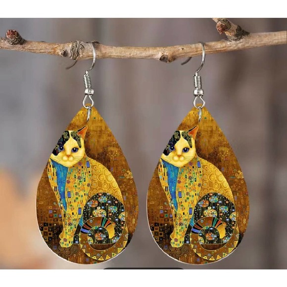 Golden Cat Teardrop Dangle Leatherette Earrings - Picture 1 of 6